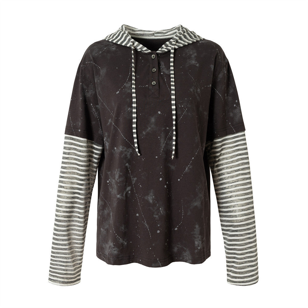 Fake two long sleeved hooded T-shirts