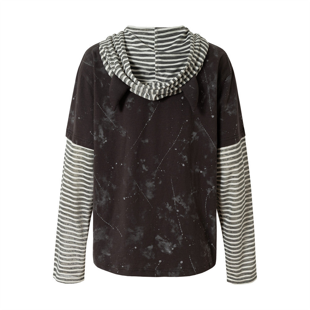 Fake two long sleeved hooded T-shirts